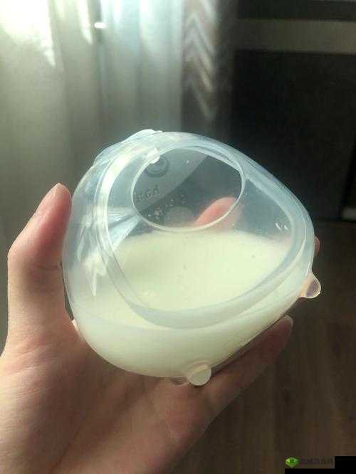 一边亲着一边面膜下奶视频：让人震惊的奇特现象